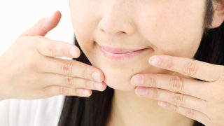 顔のたるみやほうれい線に悩んでいる方必見！ 改善方法を紹介します。